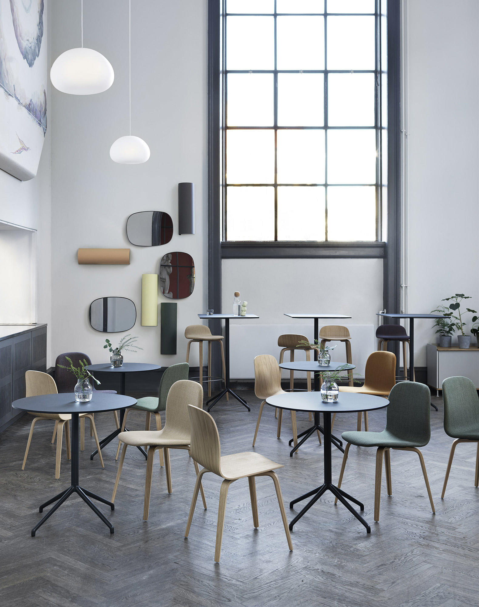 Stolek Still Café Table Ø75 x 95 cm, white