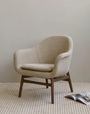 Křeslo Harbour Lounge Chair, dark stained oak/Bouclé 02