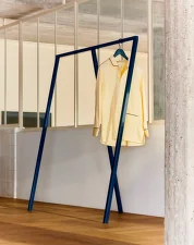 Věšák Loop Stand Wardrobe, deep blue