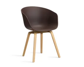 Židle AAC 22 Lacquered Oak Veneer, raisin