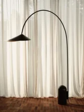 Stojací lampa Arum Arched, black