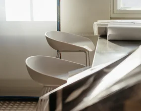 Barová stolička AAS 38 Low Black Powder Coated, white