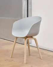 Židle AAC 22 Lacquered Oak Veneer, concrete grey