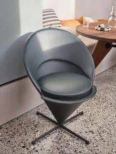 Křeslo Cone Chair, cognac
