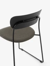 Židle Pavilion AV52, black oak/Fuse 351