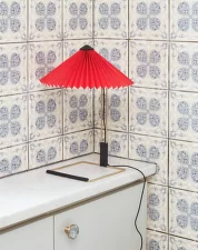 Stolní lampa Matin 300, polished brass / bright red