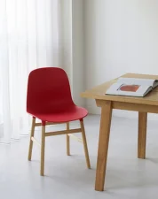 Židle Form, bright red/oak