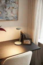 Stolní lampa Oblique, glossy grey