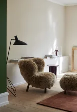 Křeslo Little Petra VB1 a pouf ATD1, walnut/sheepskin Honey