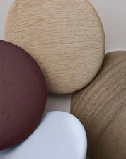 Věšák The Dots XS, stained dark brown