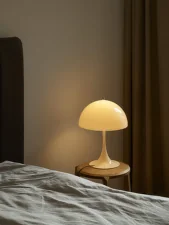 Stolní lampa Panthella 320, opal beige
