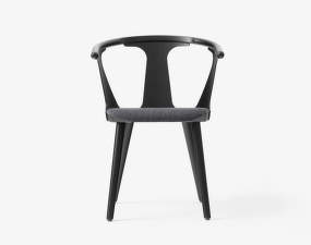 Židle In Between, černě mořený jasan, polstrovaná Fiord 191