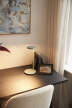 Stolní lampa Oblique, glossy grey