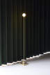 Přenosná stojací lampa Snowball, brass