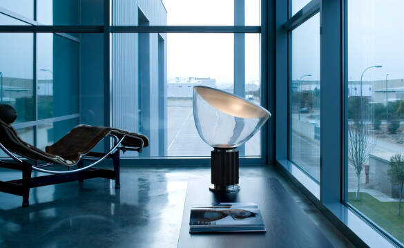 Stolní lampy Taccia od Flos