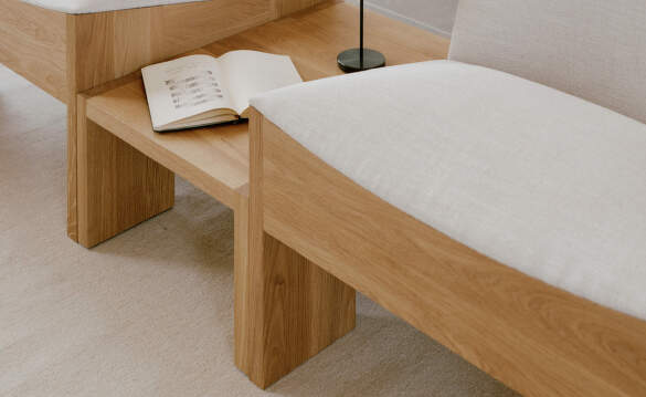 Křesla a stolky Tenon od New Works