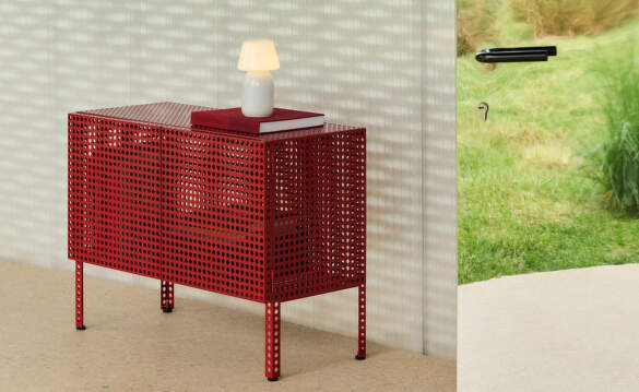 Skříňky Perforated Cabinet od HAY