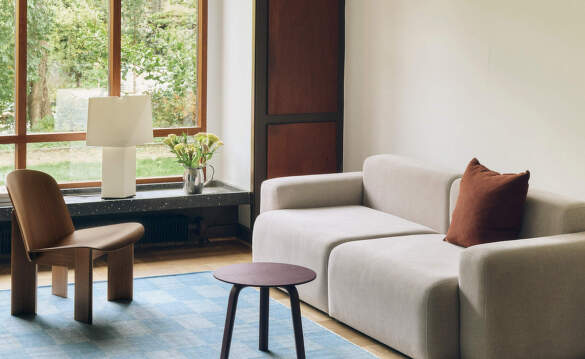 Stolní lampy Aplat od HAY