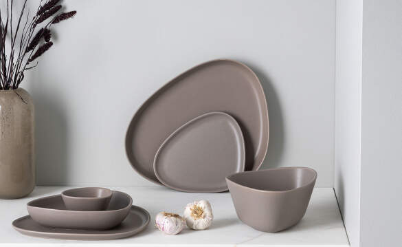 Curve stoneware