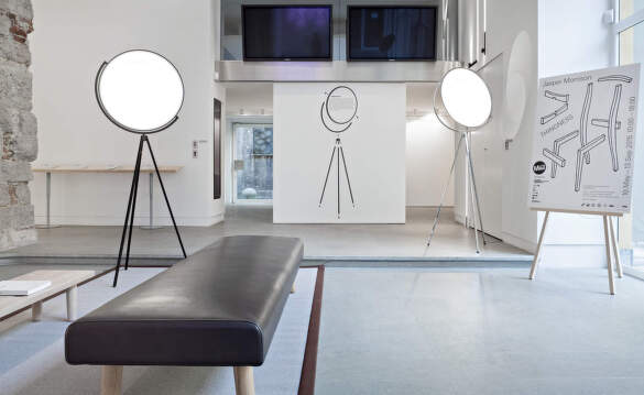 Stojací lampy Superloon od Flos