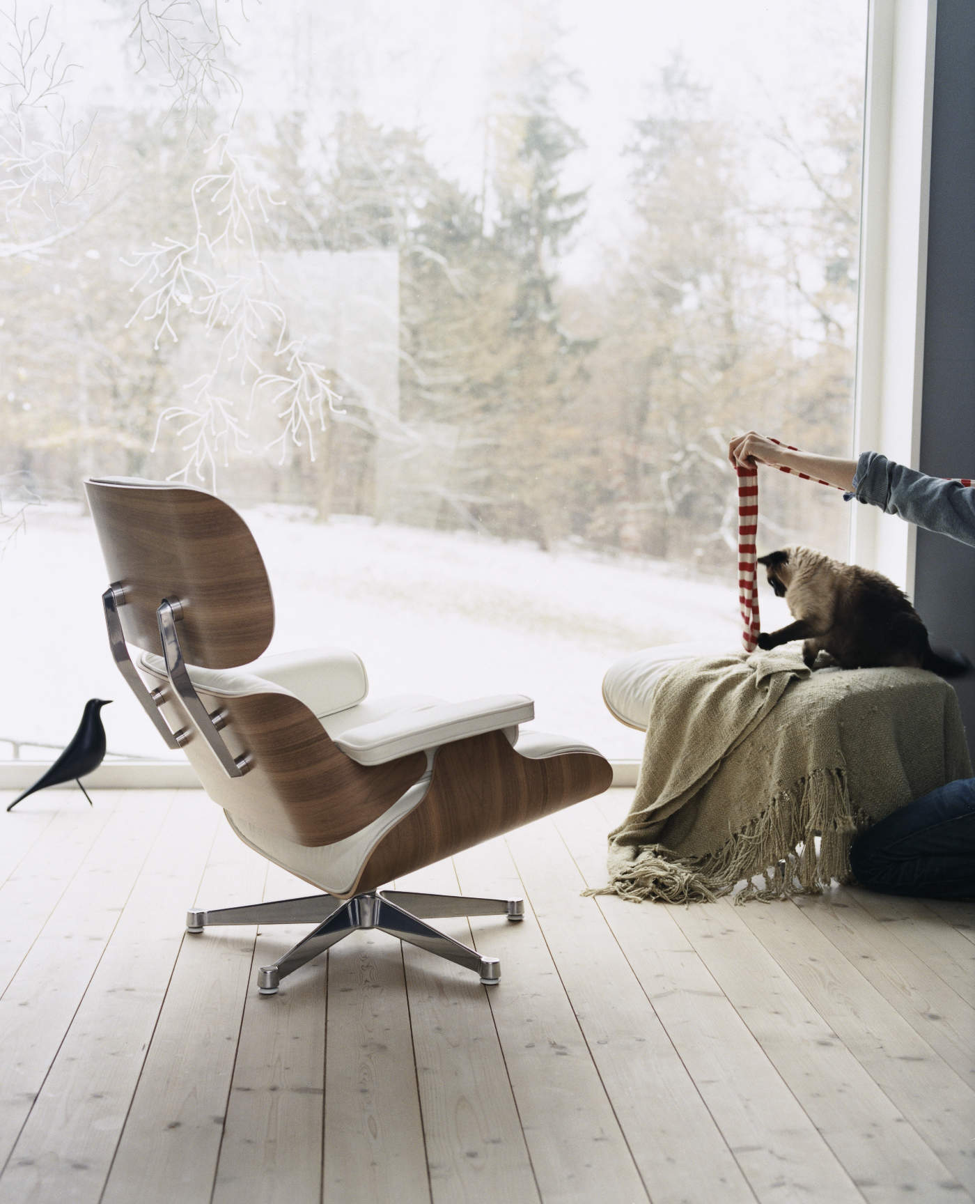 Křeslo Eames Lounge Chair & Ottoman od značky Vitra