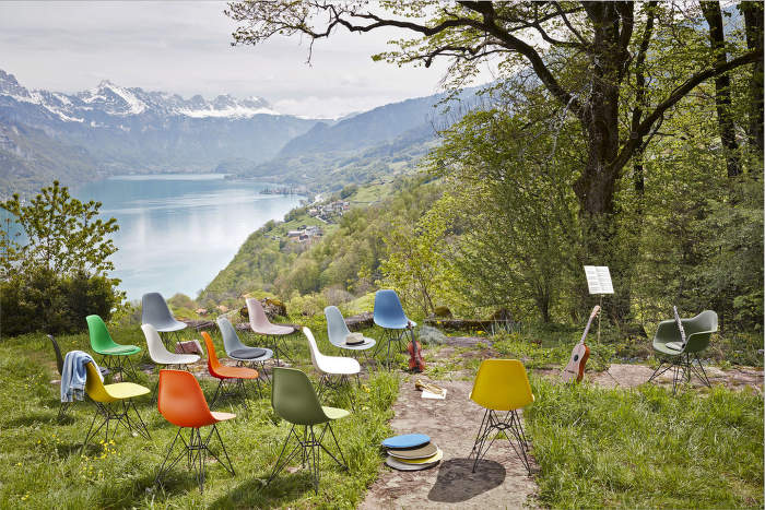 Nové barvy židlí Eames