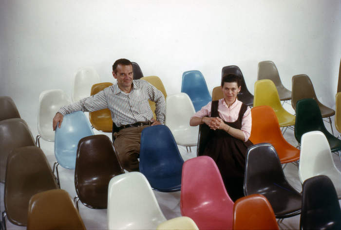 Eames-Fiberglass-Chair