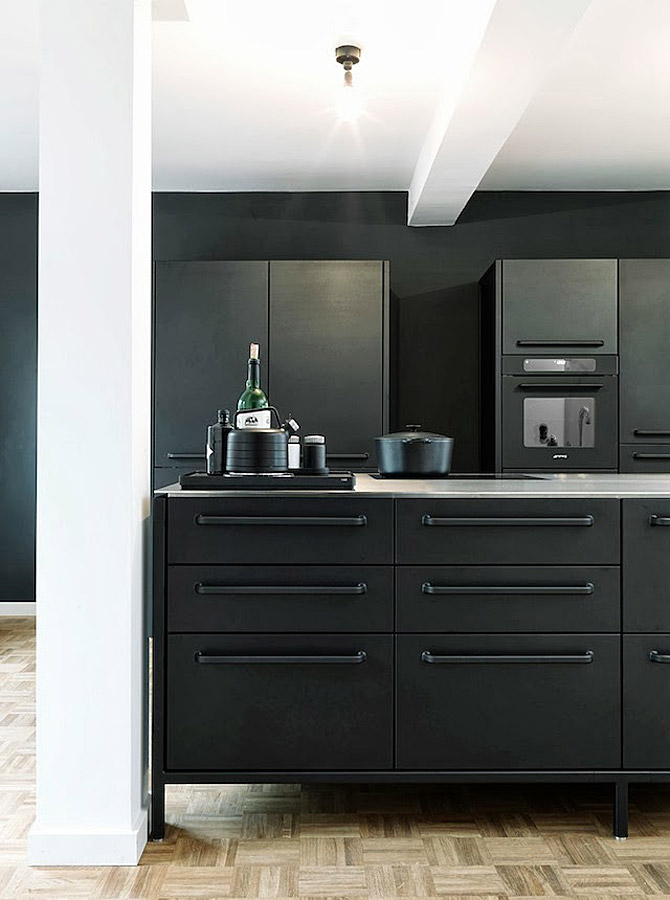 Vipp black kitchen in Hamburg / Kuchyně v černé barvě od Vipp