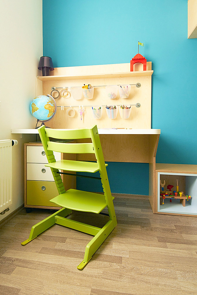 Pracovní stůl pro školáka a židle Stokke Tripp Trapp © Katka Horáková, www.DesignVille.cz